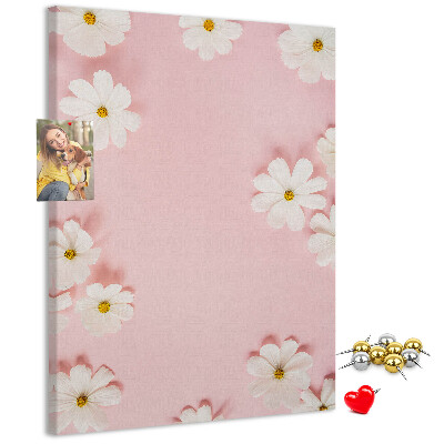 Nástěnka na zeď Růžové pozadí s bílými květy sedmikrásek