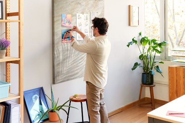 Nástěnka korková Pouštní písek s jemným stínem listu