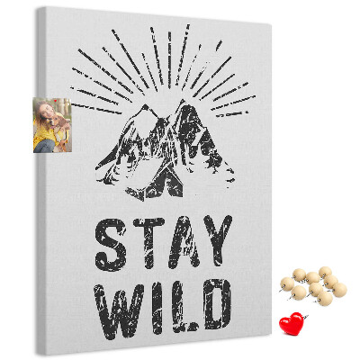 Korková tabule Hory se slunečními paprsky v pozadí