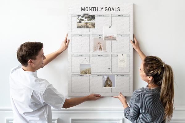 Nástěnka korková Plánování měsíčních cílů v kalendáři