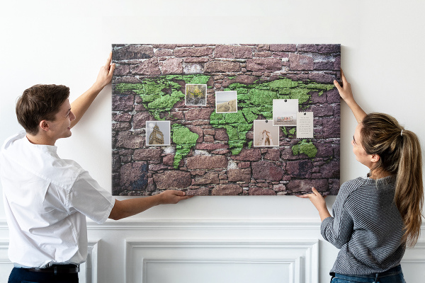 Nástěnka Zelená mapa světa na kamenné zdi