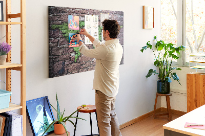 Nástěnka Zelená mapa světa na kamenné zdi