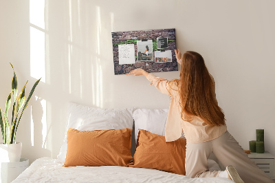 Nástěnka Zelená mapa světa na kamenné zdi