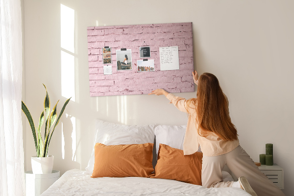 Korková nástěnka Růžová texturovaná cihlová zeď