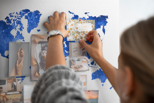 Nástěnka Mapa světa s modrou akvarelovou barvou