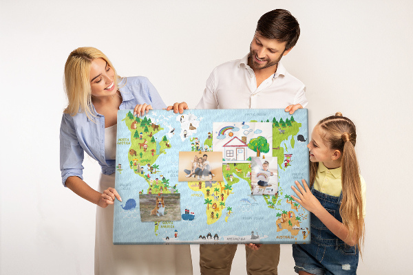 Fětská nástěnka Barevná mapa světa s figurkami zvířat.
