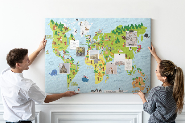 Fětská nástěnka Barevná mapa světa s figurkami zvířat.