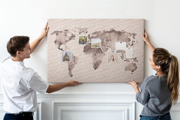 Fětská nástěnka Mapa světa v odstínech hnědé.