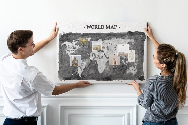 Nástěnka Mapa světa v odstínech šedé