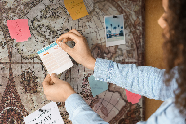 Korková nástěnka Stará mapa světa s námořnickými motivy