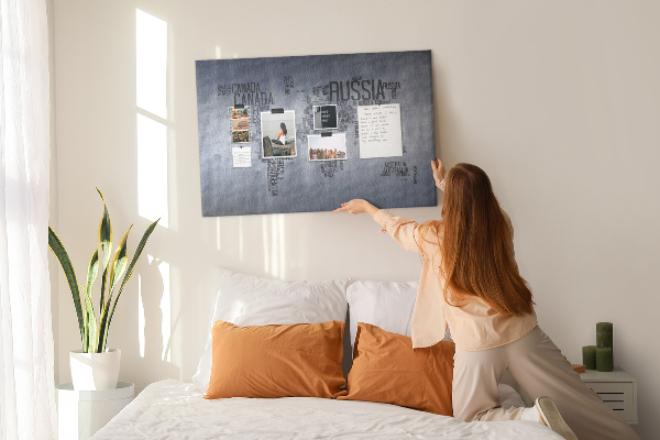 Nástěnka Mapa světa s názvy zemí.