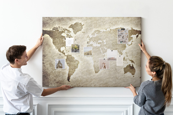 Nástěnka Staromódní mapa světa na pozadí.