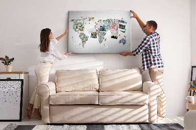 Fětská nástěnka Mapa světa vyrobená z bankovek z různých zemí