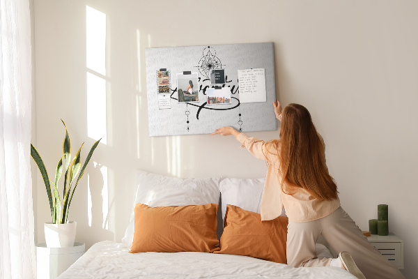Korková nástěnka Stylizovaný nápis s cestovním motivem
