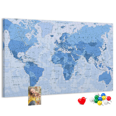 Korková nástěnka Mapa světa v odstínech modré.