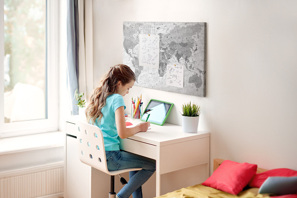 Korková nástěnka Podrobná mapa světa v odstínech šedé