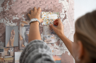 Fětská nástěnka Mapa světa v odstínech růžové.