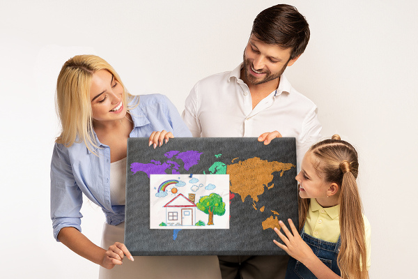 Fětská nástěnka Barevná mapa světa na tmavém pozadí
