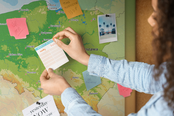 Nástěnka Mapa Polska s vyznačenou Varšavou