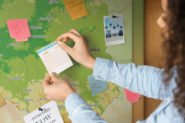 Nástěnka Mapa Polska s vyznačenou Varšavou