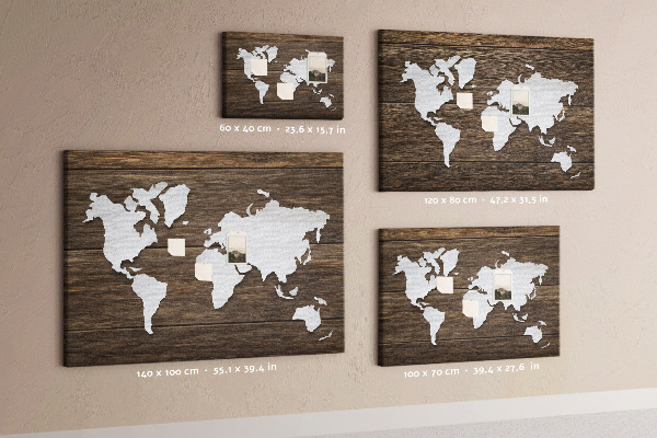 Korková nástěnka Mapa světa na dřevěném pozadí
