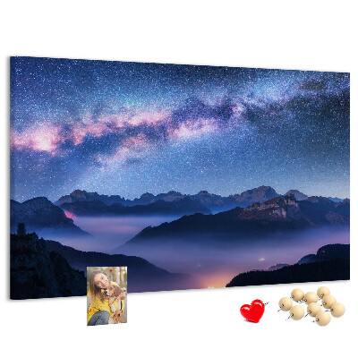 Nástěnka Noční obloha nad horskou krajinou