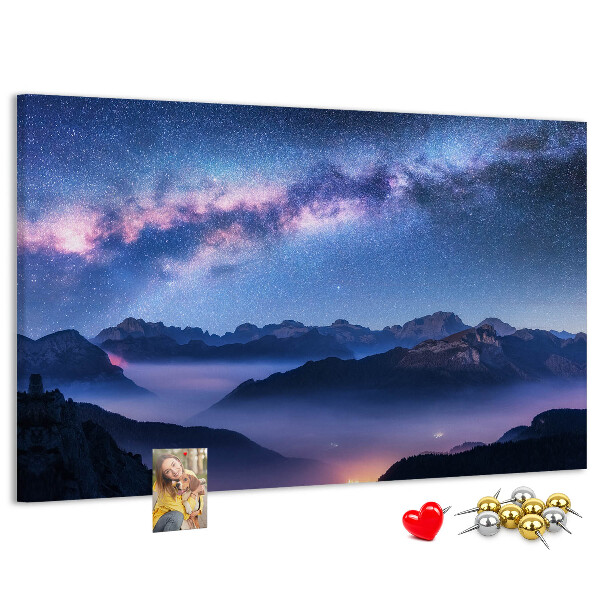 Nástěnka Noční obloha nad horskou krajinou