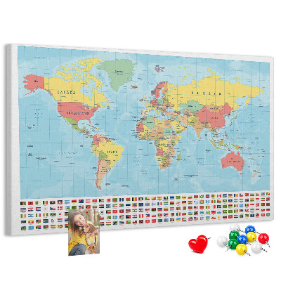 Nástěnka Mapa světa s barevnými vlajkami.