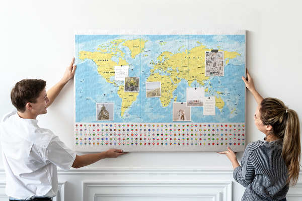 Korková nástěnka Mapa světa s barevnými špendlíky