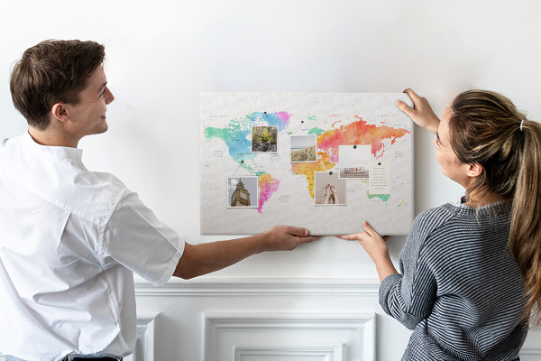 Fětská nástěnka Barevná mapa světa v akvarelu.