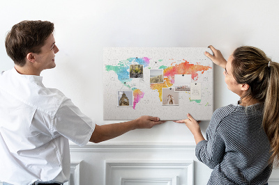 Fětská nástěnka Barevná mapa světa v akvarelu.