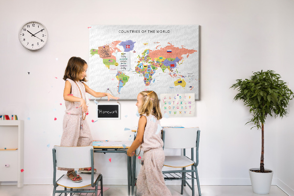 Korková nástěnka Mapy světa s vyznačenými zeměmi