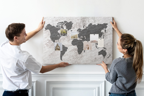 Nástěnka Stylová mapa světa v odstínech šedé