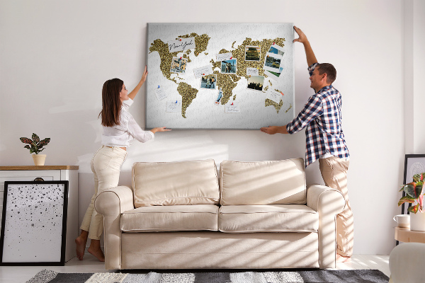 Nástěnka Zlatá mapa světa na bílém pozadí