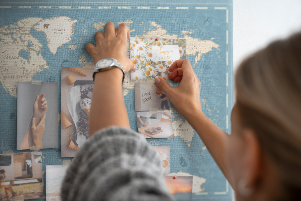 Korková nástěnka Stará mapa světa s jemným pozadím