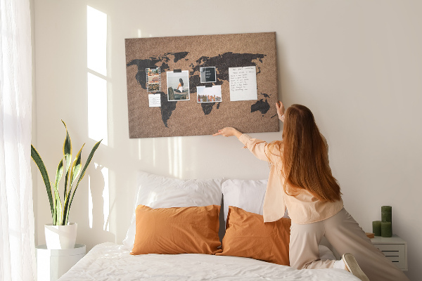 Fětská nástěnka Mapa světa na korkové tabuli.