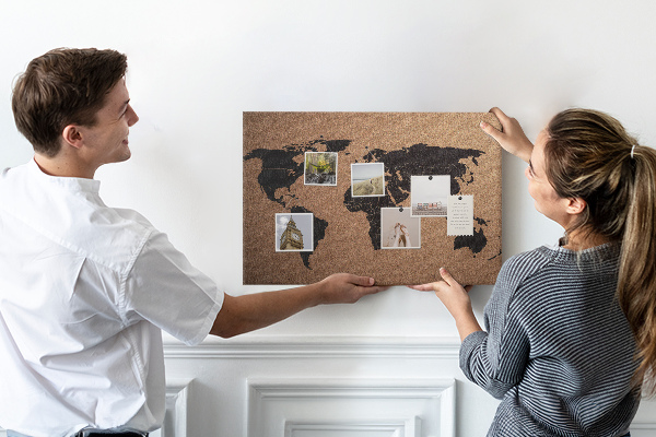 Fětská nástěnka Mapa světa na korkové tabuli.