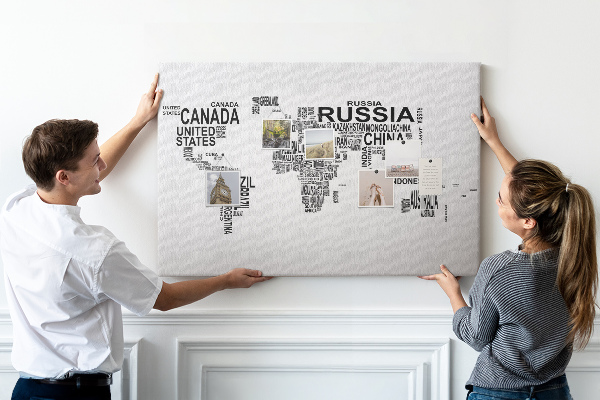 Nástěnka Mapa světa s názvy zemí.