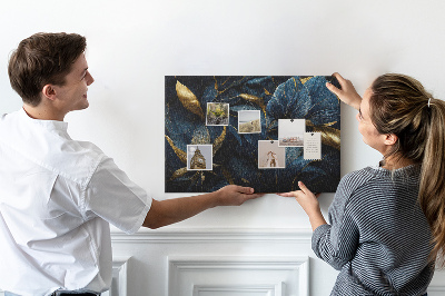 Nástěnka Zlaté listy na tmavě modrém pozadí