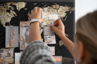 Nástěnka Poškozená mapa světa na černém pozadí