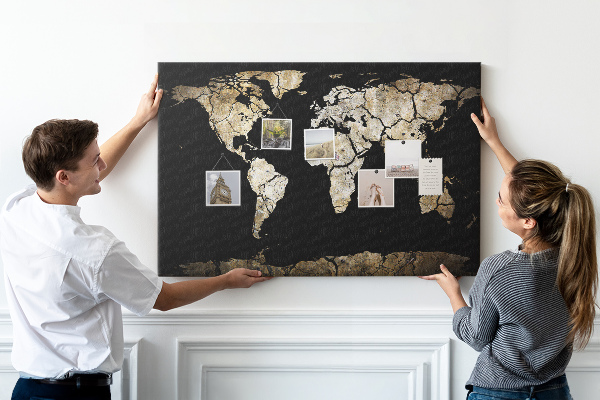 Nástěnka Poškozená mapa světa na černém pozadí