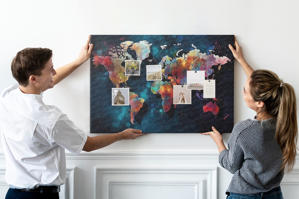Fětská nástěnka Barevná mapa světa na tmavém pozadí