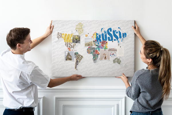 Fětská nástěnka Barevná mapa světa s názvy zemí