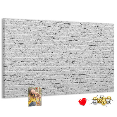 Korková nástěnka Bílá cihlová zeď s barevnými připínáčky