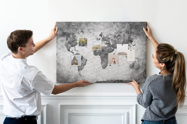 Korková nástěnka Staromódní mapa světa v odstínech šedé