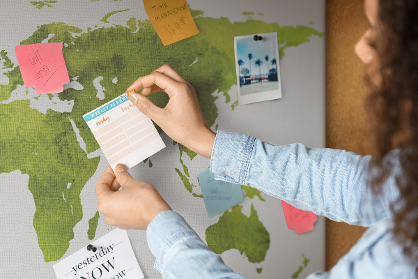 Korková nástěnka Zelená mapa světa s efektem akvarelu