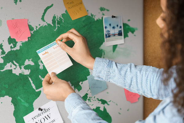 Korková nástěnka Zelená akvarelová mapa světa