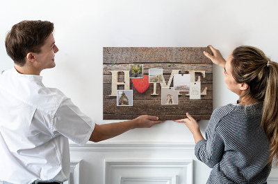 Nástěnka Dřevěná písmena se srdcem v pozadí