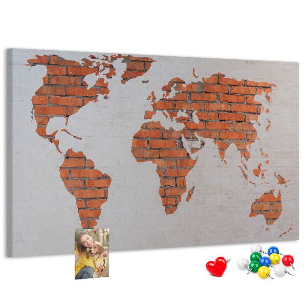 Nástěnka Mapa světa proti cihlové zdi