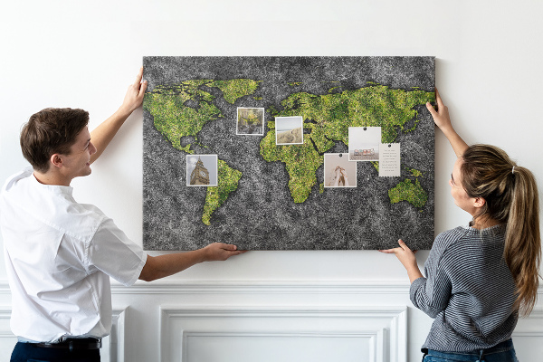 Nástěnka Zelená mapa světa na šedém pozadí